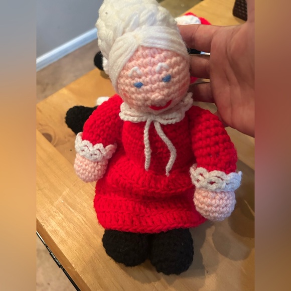 Vintage 3pc Santa and Mrs Claus and elf’s Dolls Handmade Crochet Christmas Decor - Picture 3 of 14